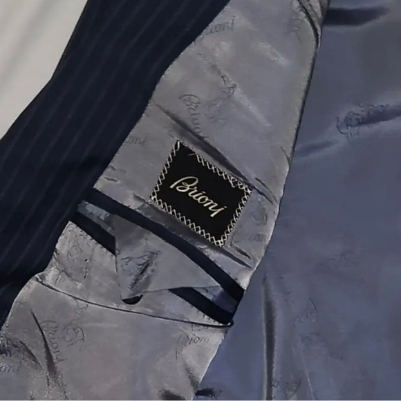 BRIONI SECOLO NAVY PINSTRIPE SUIT SILK&WOOL. VERY RARE! 44S 38” waist 25” sleeve - Picture 3 of 3